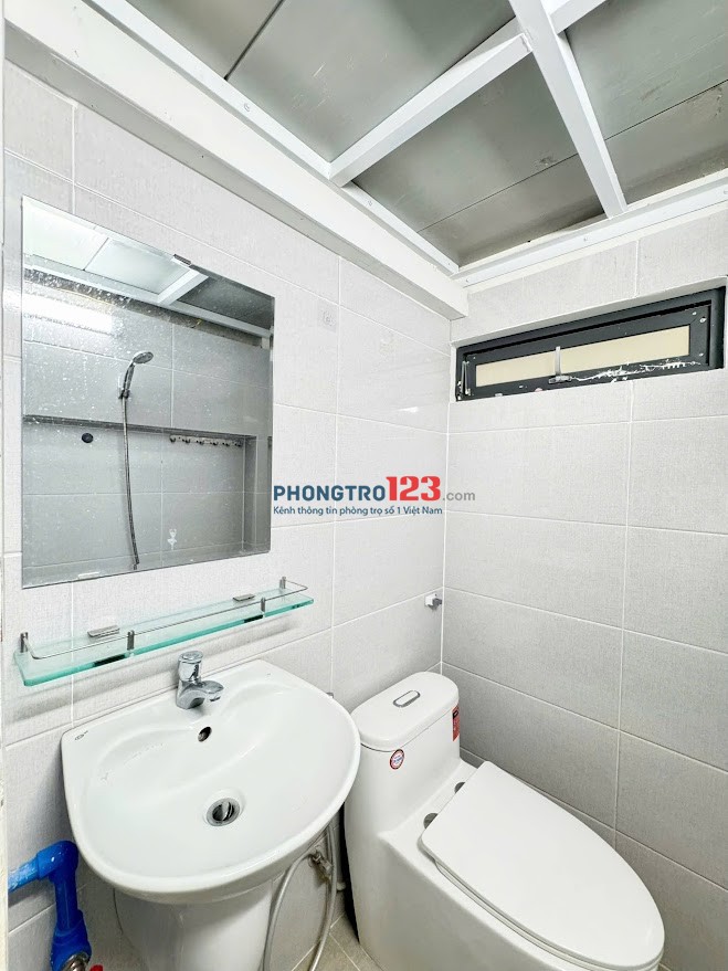 Duplex tiện nghi cửa sổ đón nắng-Thép Mới ngay chợ Hoàng Hoa Thám