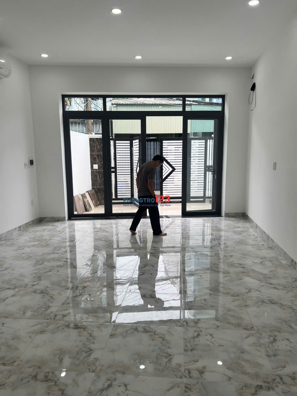 CHO THUÊ NHÀ NGUYÊN CĂN NGAY MỚI XÂY DỰNG 100% ĐƯỜNG LÊ VĂN VIỆT