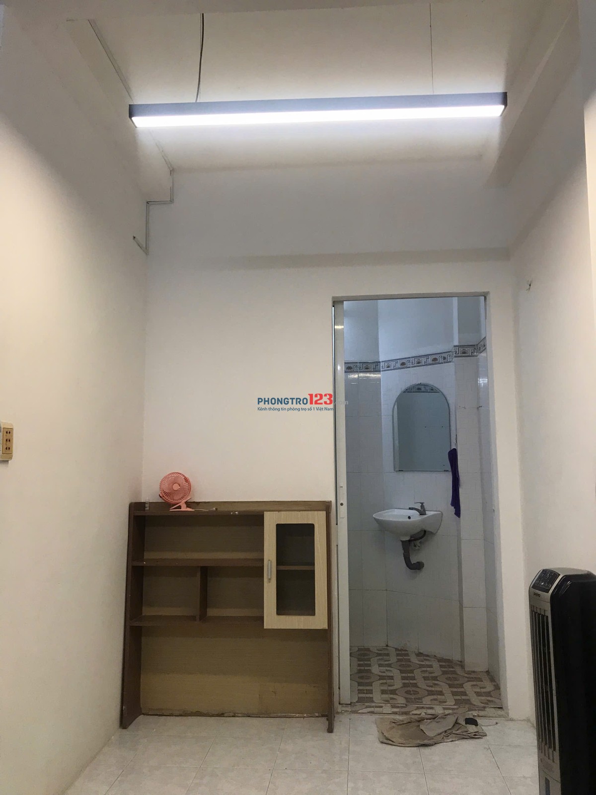 Cho thuê phòng trọ ban công + cửa sổ thoáng mát – giá cực tốt! Đường Trần Đình Xu, Quận 1