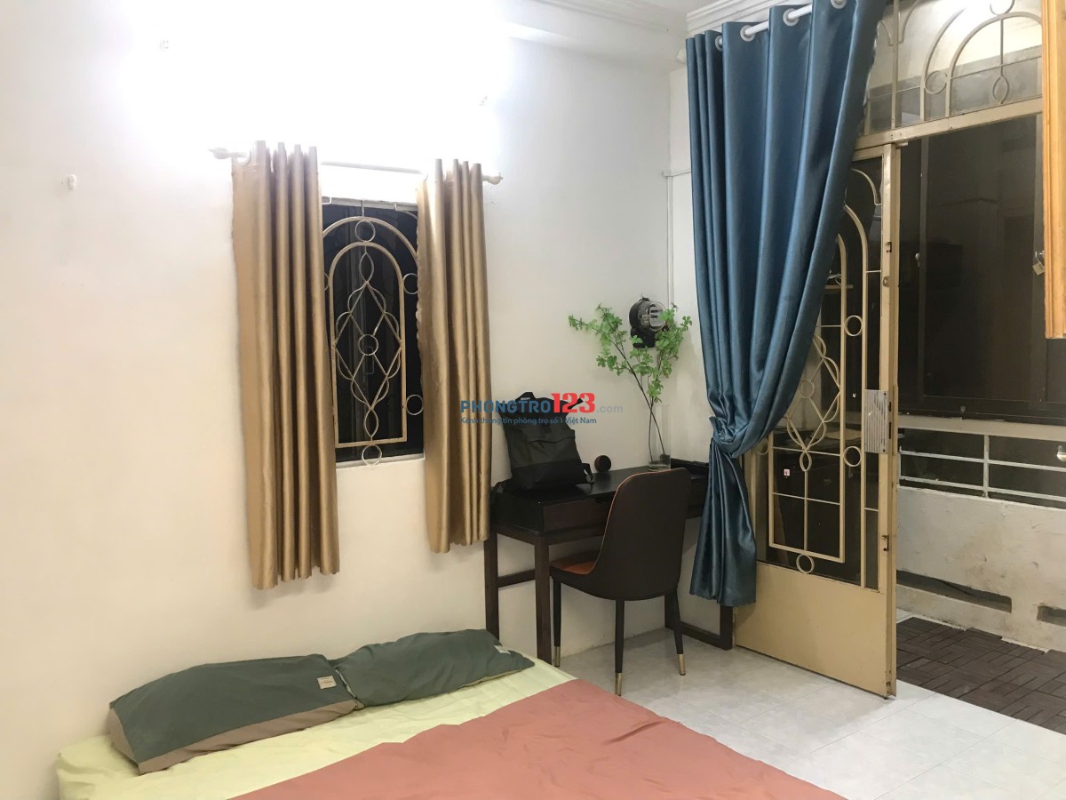Cho thuê phòng trọ ban công + cửa sổ thoáng mát – giá cực tốt! Đường Trần Đình Xu, Quận 1