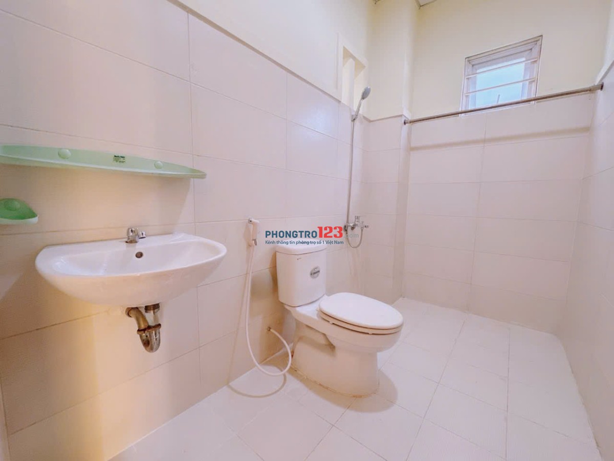 PHÒNG ĐẸP GIÁ RẺ. GIÁ: 3tr8 – FULL NỘI THẤT – BAN CÔNG TO + CỬA SỔ