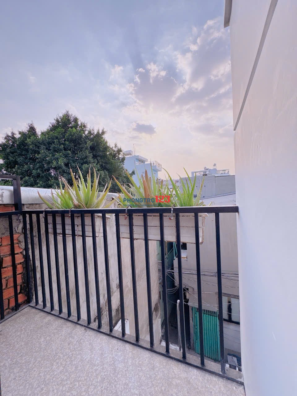 PHÒNG ĐẸP GIÁ RẺ. GIÁ: 3tr8 – FULL NỘI THẤT – BAN CÔNG TO + CỬA SỔ