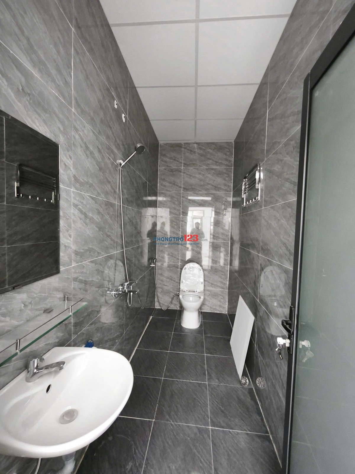 Cho thuê nguyên tầng 3 diện tích 100m2