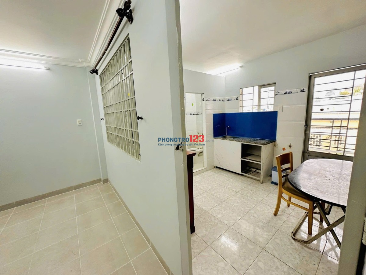 PHÒNG FULL NỘI THẤT NGAY QUẬN 4, ĐI QUA Q1 CHỈ 5P