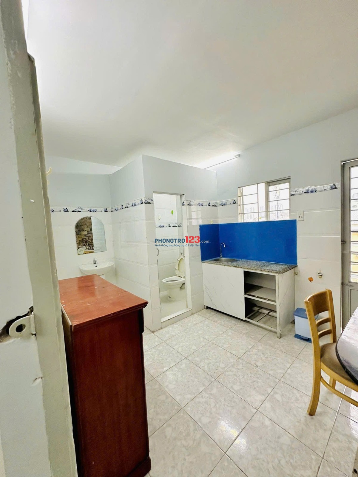 PHÒNG FULL NỘI THẤT NGAY QUẬN 4, ĐI QUA Q1 CHỈ 5P