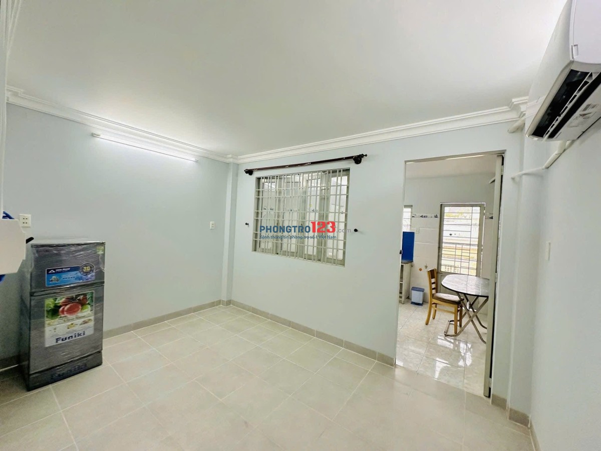 PHÒNG FULL NỘI THẤT NGAY QUẬN 4, ĐI QUA Q1 CHỈ 5P