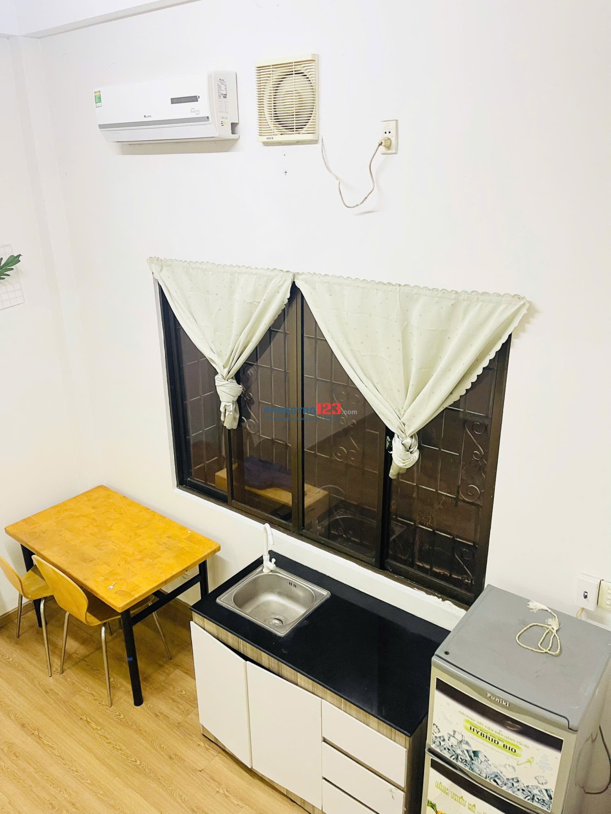 CHDV 30m2 gác cao cửa sổ lớn đường Giải Phóng Tân Bình chỉ 5,5 triệu