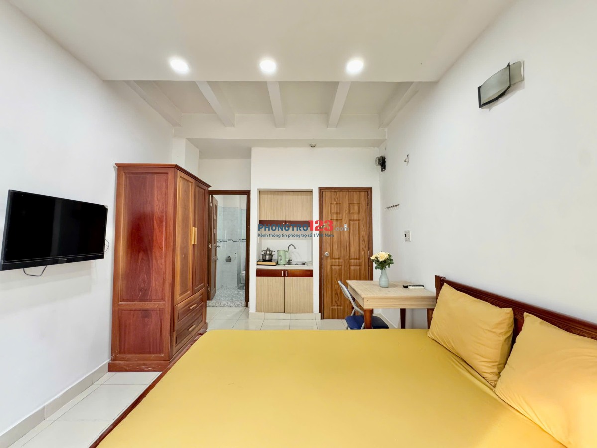 PHÒNG CAO CẤP THOÁNG MÁT MẶT TIỀN 3/2 – VIỆT NAM QUỐC TỰ