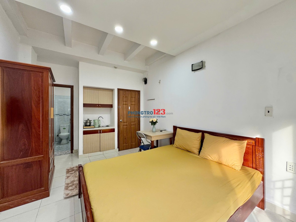 PHÒNG CAO CẤP THOÁNG MÁT MẶT TIỀN 3/2 – VIỆT NAM QUỐC TỰ