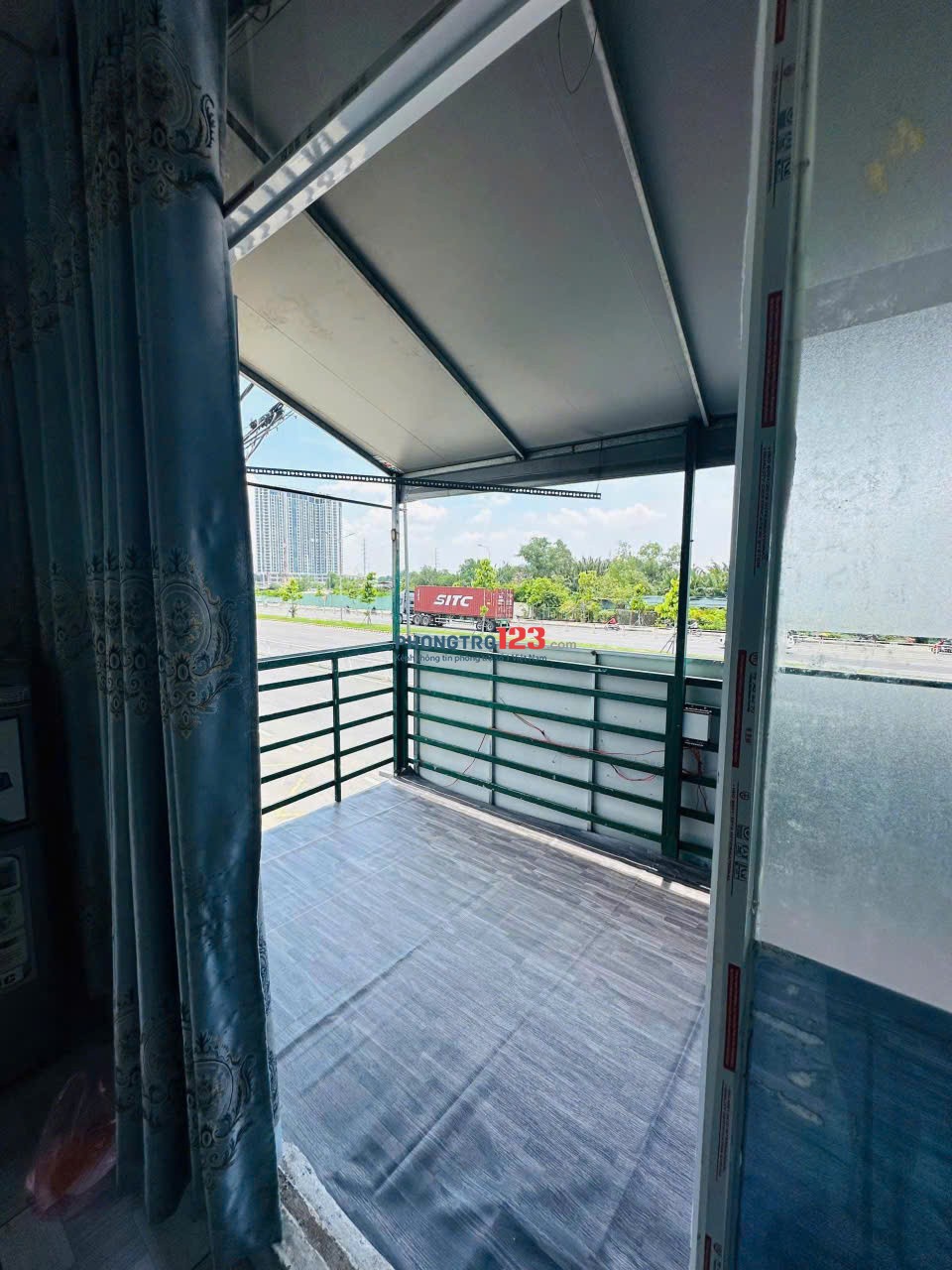 PHÒNG 2PN – BAN CÔNG – FULL NT, Q7 (Trống 1/12)