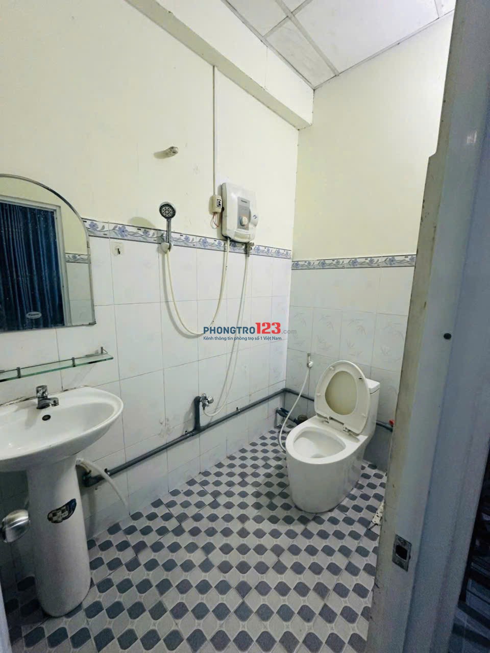 PHÒNG 2PN – BAN CÔNG – FULL NT, Q7 (Trống 1/12)