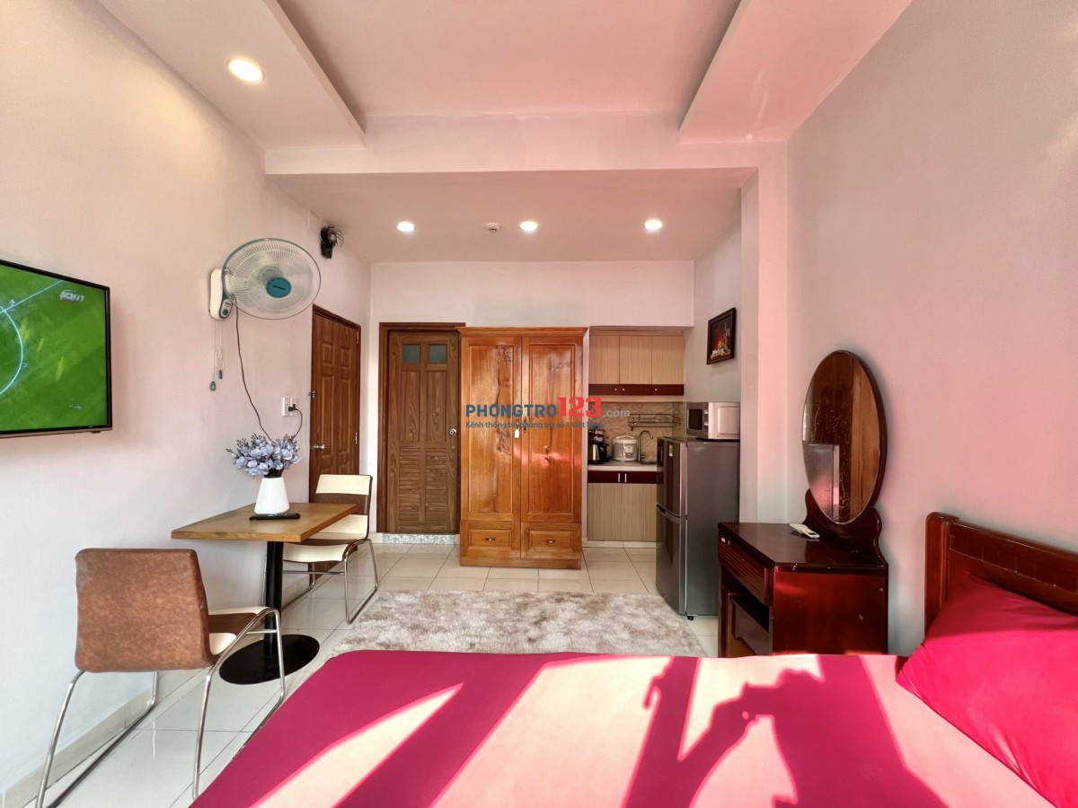 CĂN HỘ BAN CÔNG 30m2 FULL TIỆN NGHI GẦN ĐH KINH TẾ TP HCM