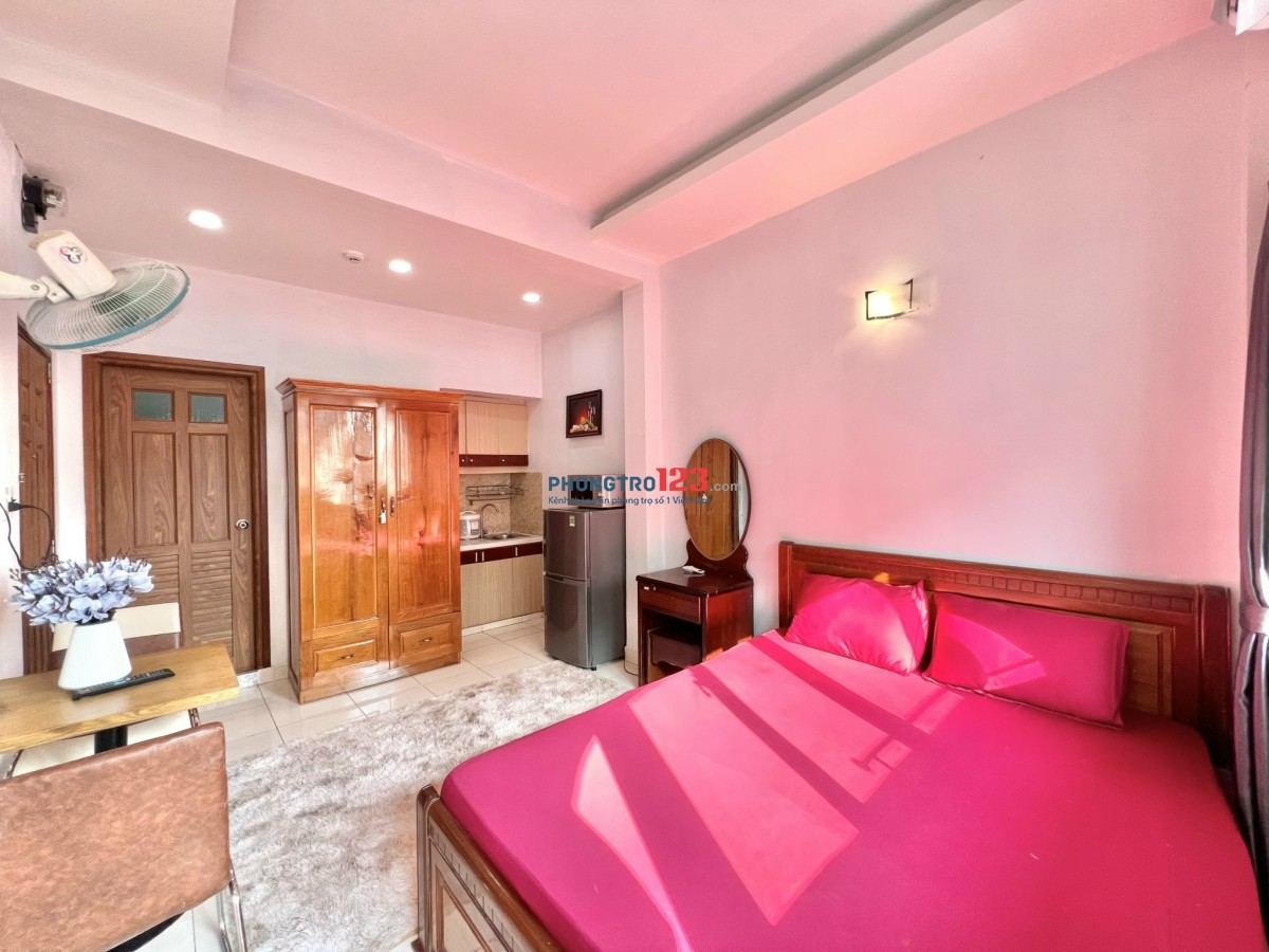 CĂN HỘ BAN CÔNG 30m2 FULL TIỆN NGHI GẦN ĐH KINH TẾ TP HCM