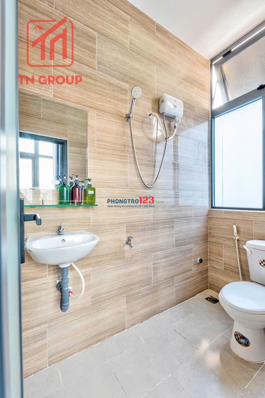 Thuê Ngay Phòng Cửa sổ lớn, Full nội thất. Thang máy gần Nguyễn Văn Trỗi, Phú Nhuận giáp Q1,3