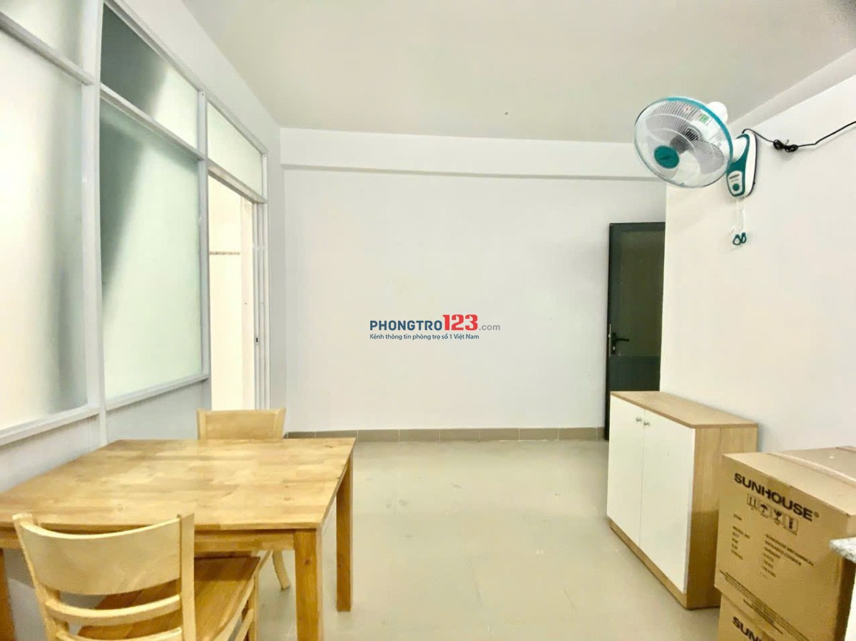 Cho Thuê Căn Hộ 1 Phòng Ngủ Full Nội Thất – Ban Công Rộng – Tách Bếp – Gần Etown & Sân Bay