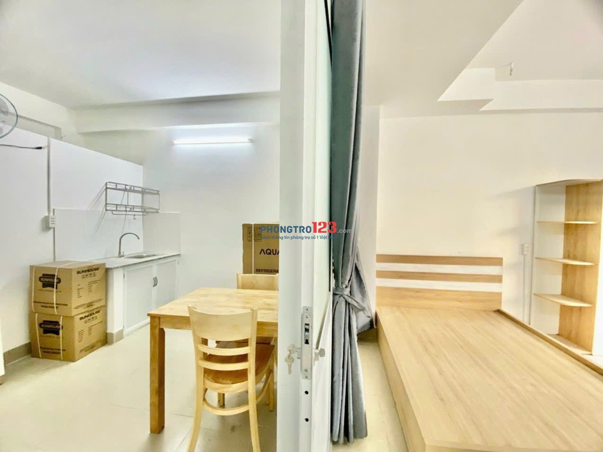 Cho Thuê Căn Hộ 1 Phòng Ngủ Full Nội Thất – Ban Công Rộng – Tách Bếp – Gần Etown & Sân Bay