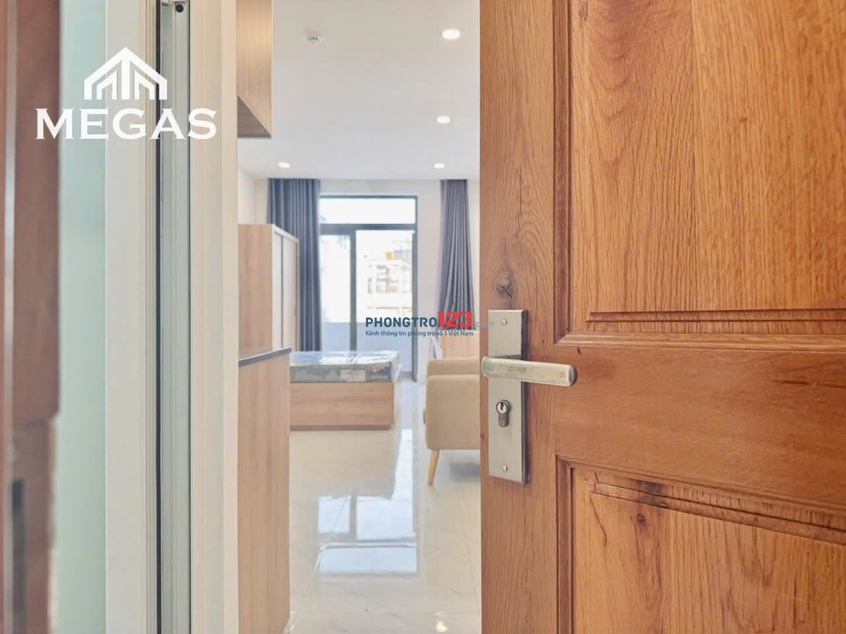 MỘT CĂN PHÒNG SIÊU ĐẸP FULL NỘI THẤT BAN CÔNG LỚN NẰM NGAY TRUNG TÂM BÌNH THẠNH GẦN NGÃ TƯ HÀNG XANH