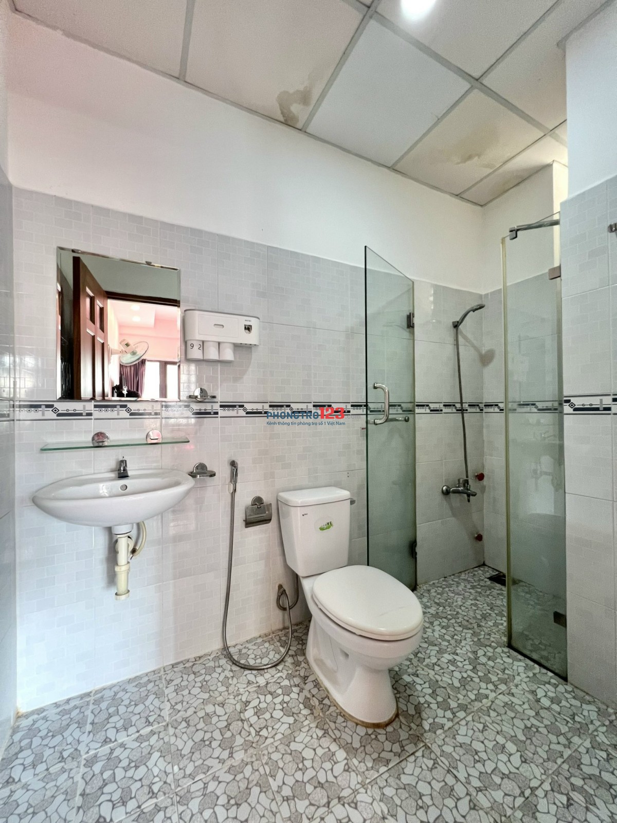 CĂN HỘ BAN CÔNG 30m2 FULL TIỆN NGHI GẦN ĐH KINH TẾ TP HCM