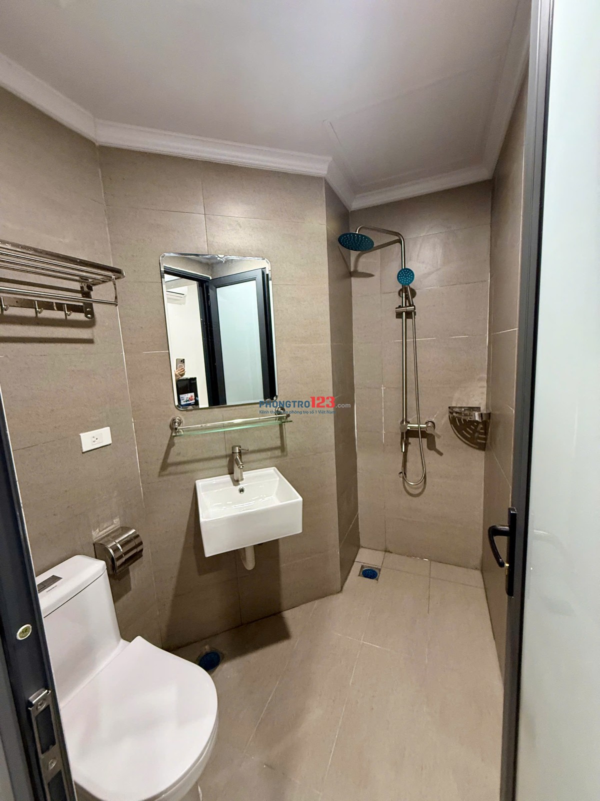 Cho thuê nhà 5A, ngách 58/5 Trần Bình, dân trí tuyệt vời, 5tr5