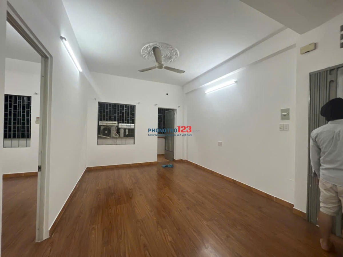 Căn hộ C/c Thống Nhất, Tân Phú 2p ngủ, nội thất, giá 8tr/th