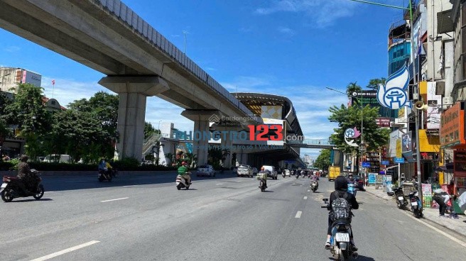 Cho thuê căn hộ tập thể tầng 3 mặt đường Nguyễn Trãi gần các trường ĐH (ĐH Hà Nội, ĐH CN GTVT,..)