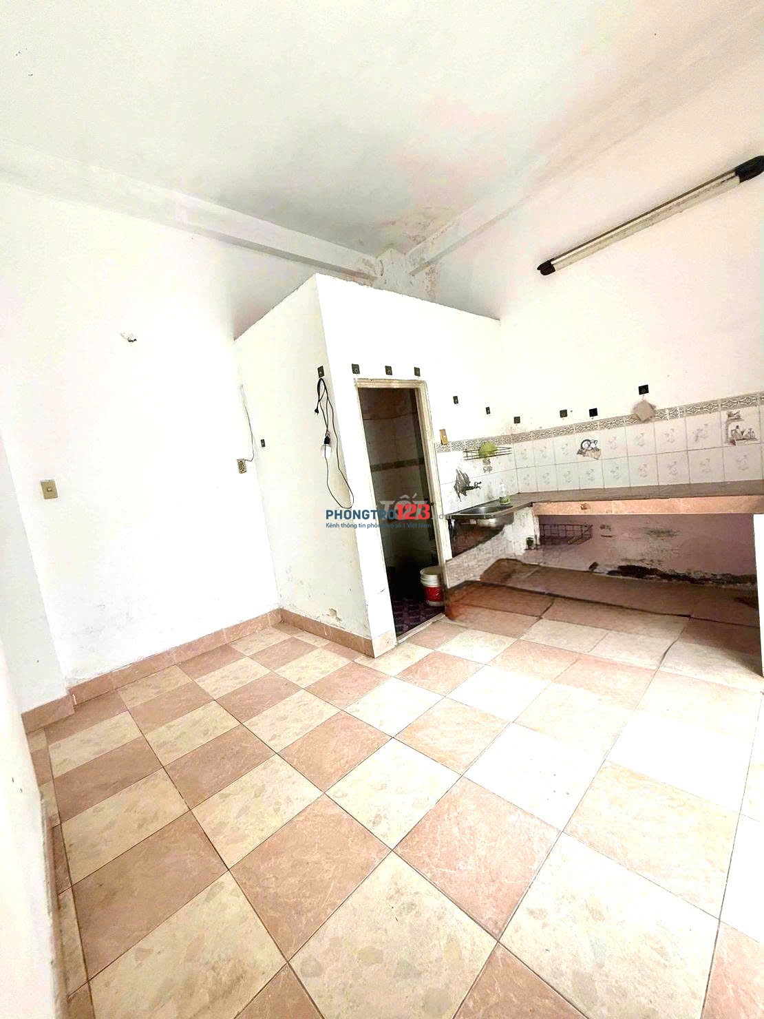 Cho thuê Phòng Hẻm 154 Âu Dương Lân P3Q8. (25m2) gần chợ, ô tô đỗ cửa, 2- 3tr/phòng