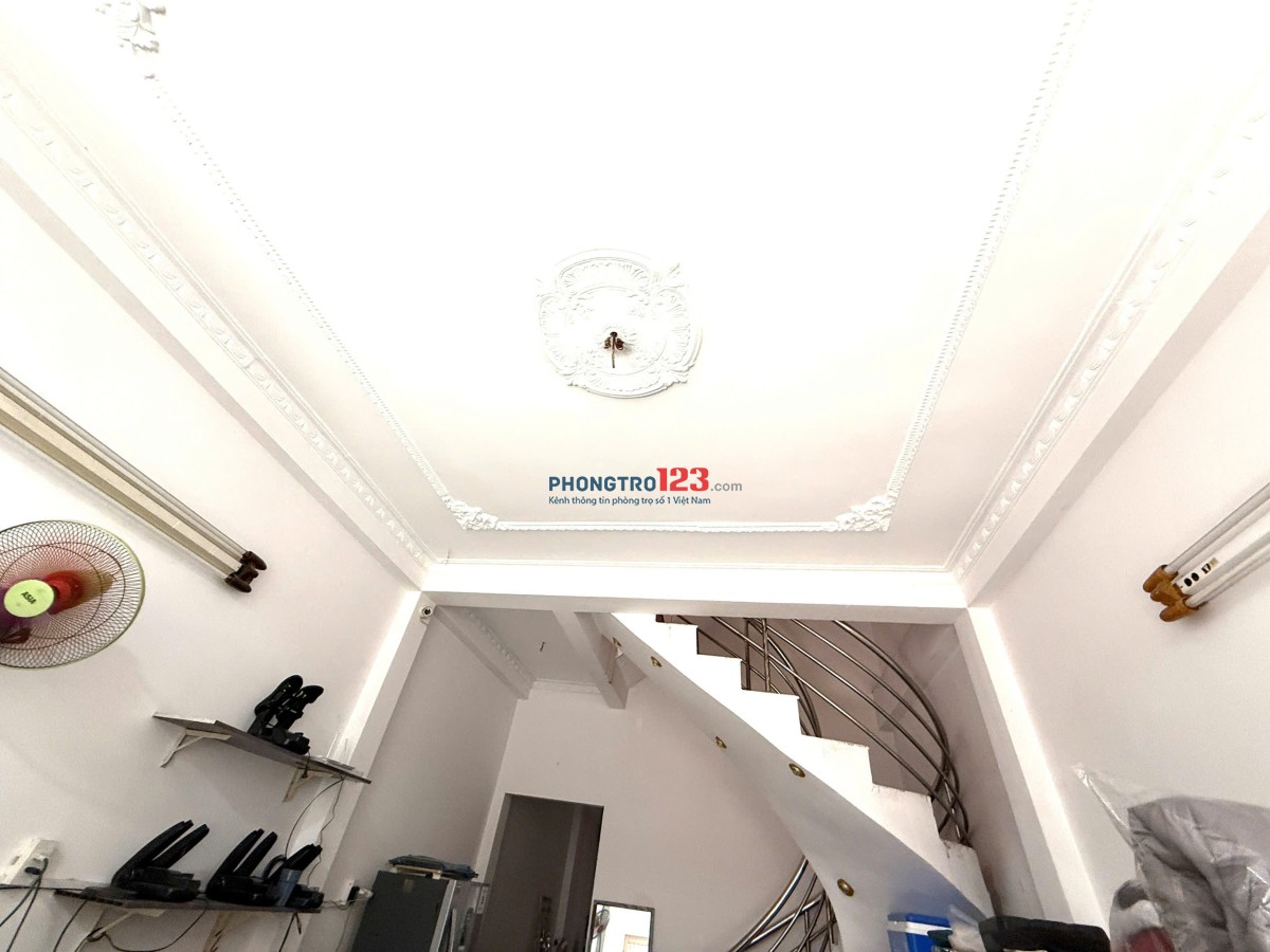 Cho thuê Phòng Hẻm 154 Âu Dương Lân P3Q8. (25m2) gần chợ, ô tô đỗ cửa, 2- 3tr/phòng