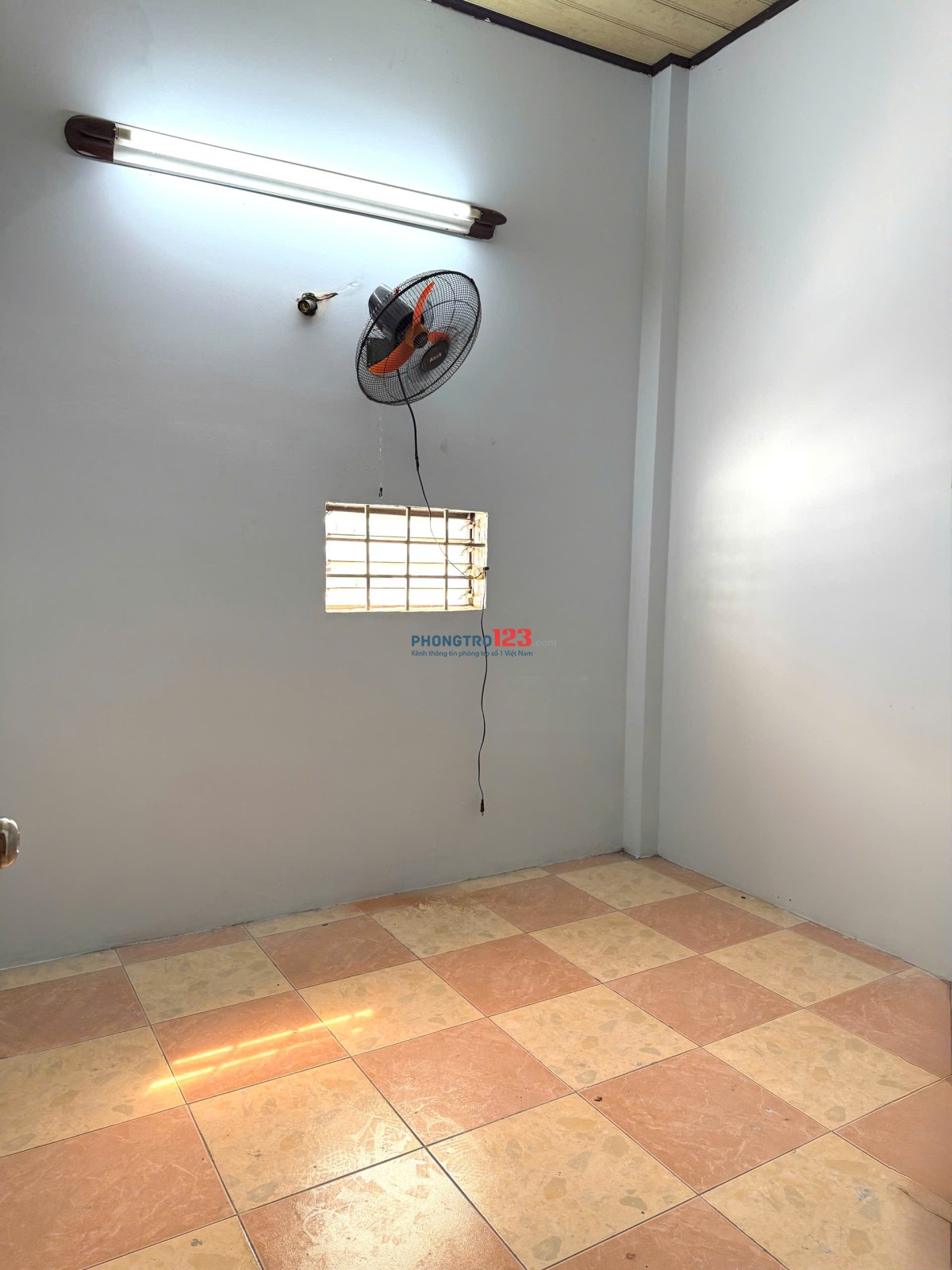 Cho thuê Phòng Hẻm 154 Âu Dương Lân P3Q8. (25m2) gần chợ, ô tô đỗ cửa, 2- 3tr/phòng