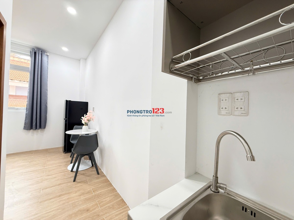 Căn Studio Full Nội Thất – Cửa Sổ Trời, Tách Bếp