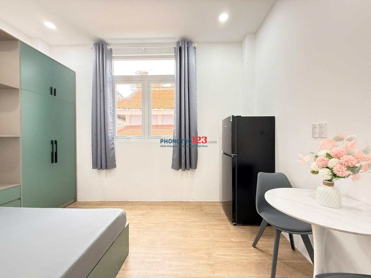Căn Studio Full Nội Thất – Cửa Sổ Trời, Tách Bếp