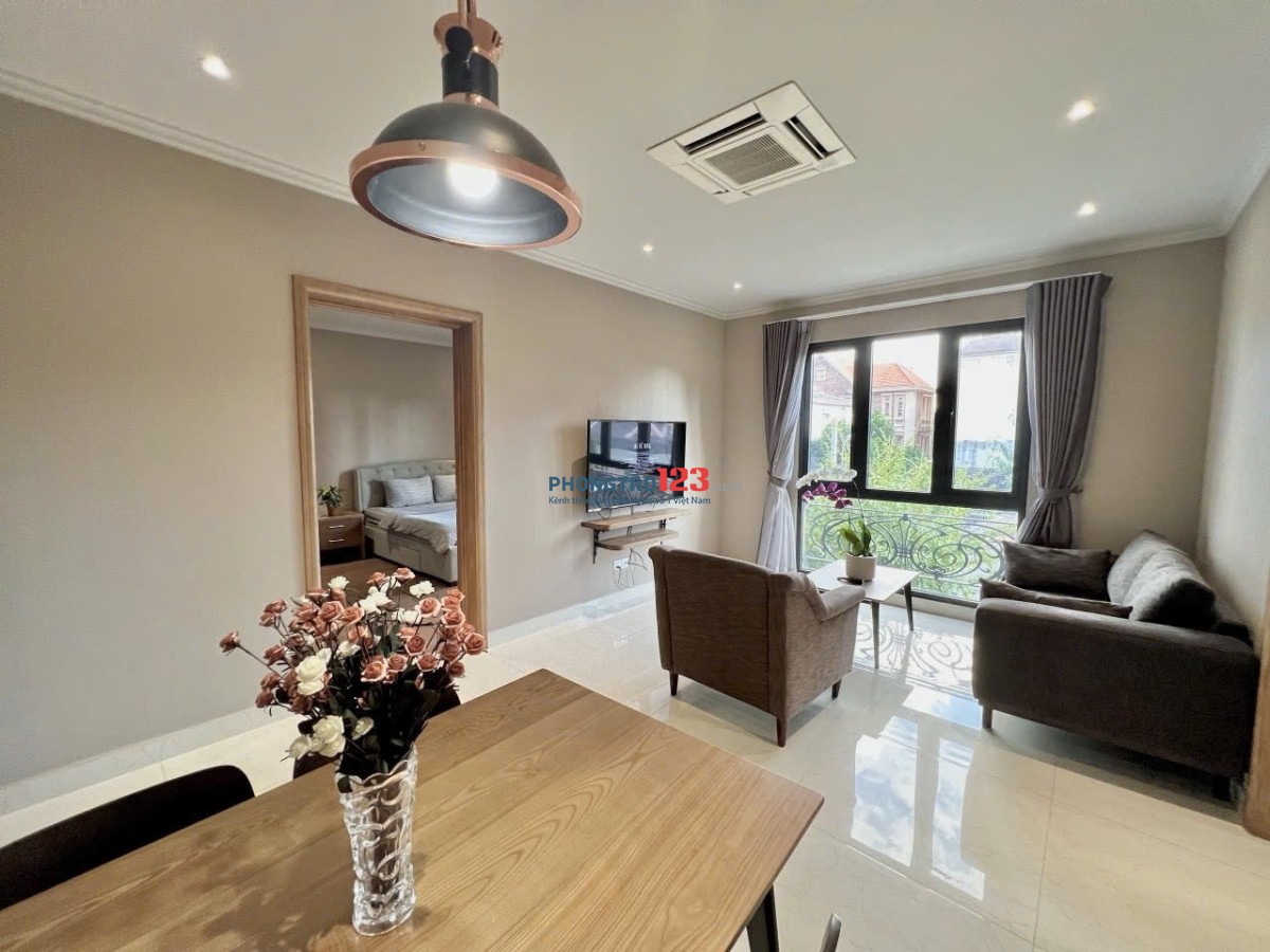 Cho Thuê Căn Hộ 1 Phòng Ngủ – Full Nội Thất, Ban Công, Thang Máy | Trung Tâm Tân Bình