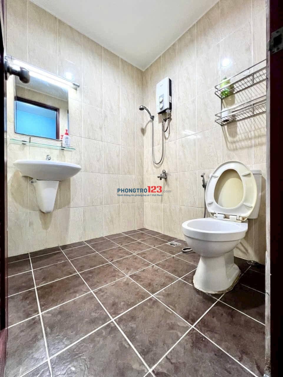 Căn hộ 3p ngủ, 2wc có NT ở C/c Phúc Yên, Tân Bình giá 11tr