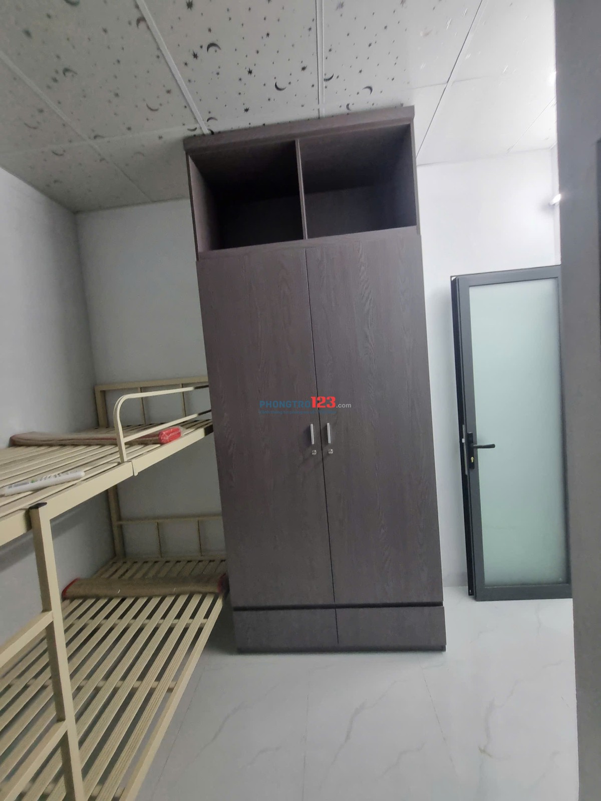 Phòng nguyên và 2 giường phòng KTX 4 người cần cho thuê