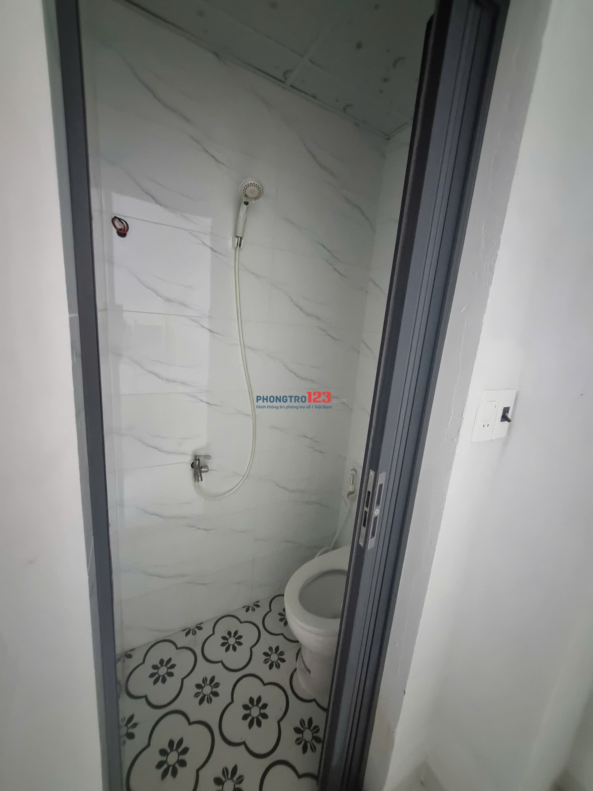 Phòng nguyên và 2 giường phòng KTX 4 người cần cho thuê