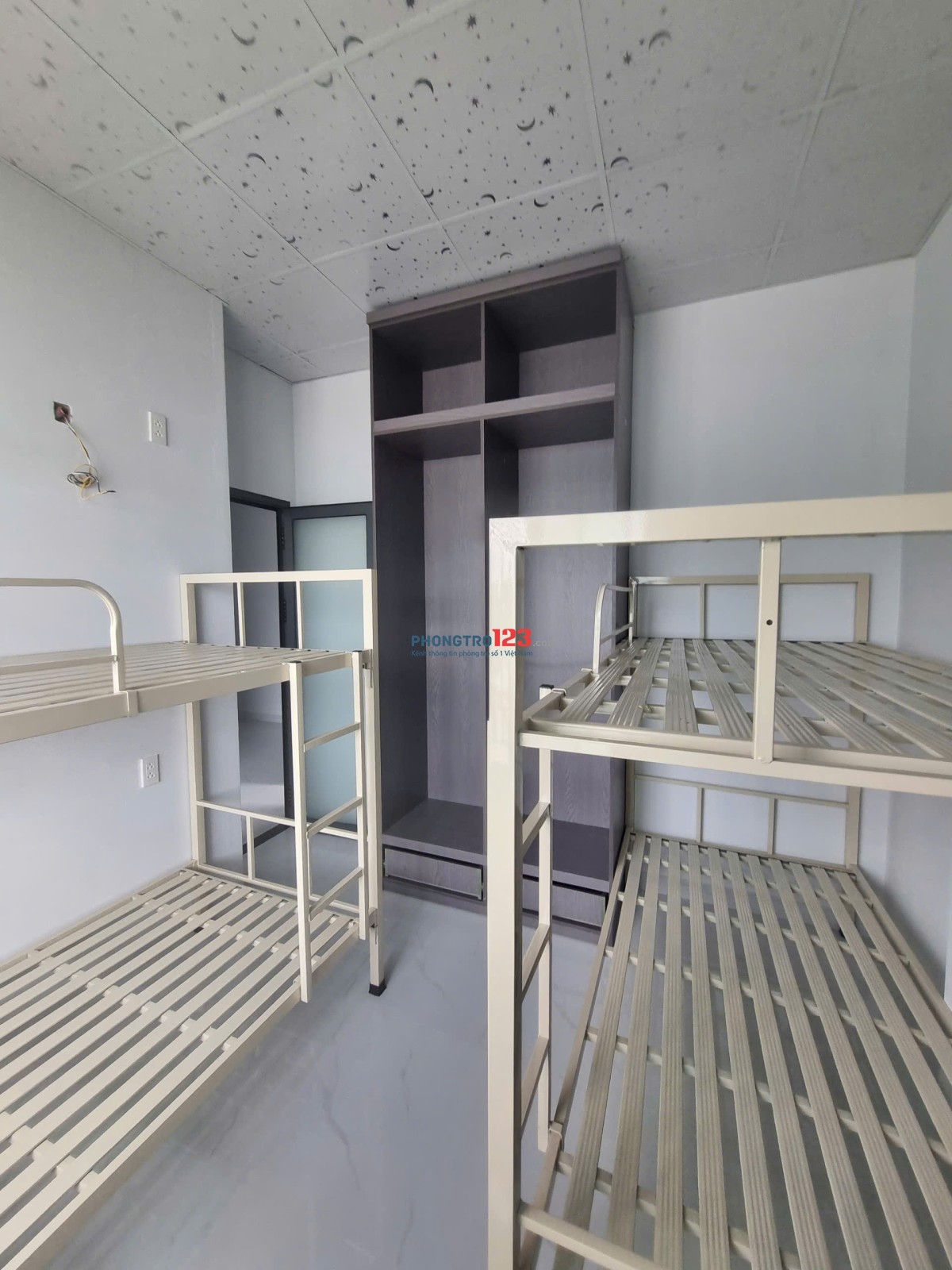 Phòng nguyên và 2 giường phòng KTX 4 người cần cho thuê