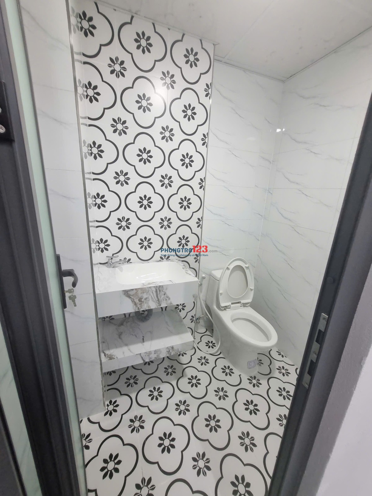 Phòng nguyên và 2 giường phòng KTX 4 người cần cho thuê