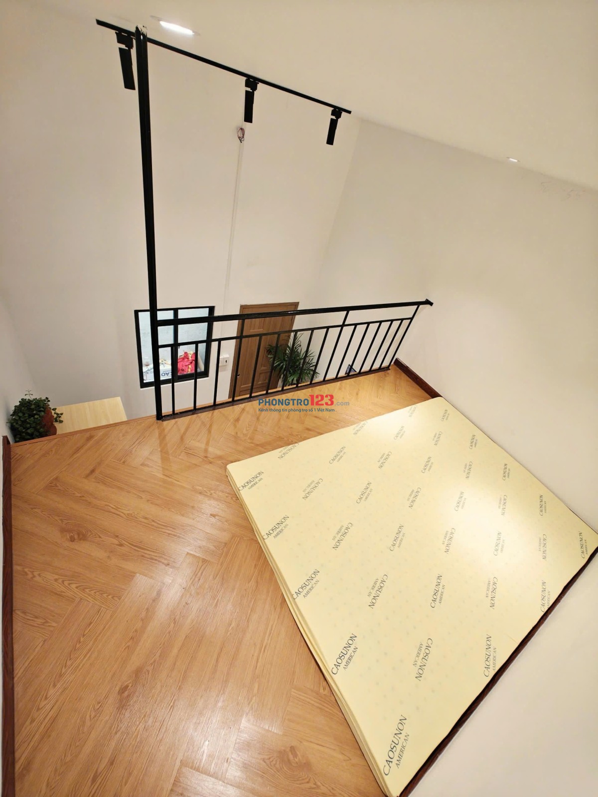 Cho thuê phòng có gác thiết kế hiện - giá tốt, ngay Tô Hiến Thành, Quận 10