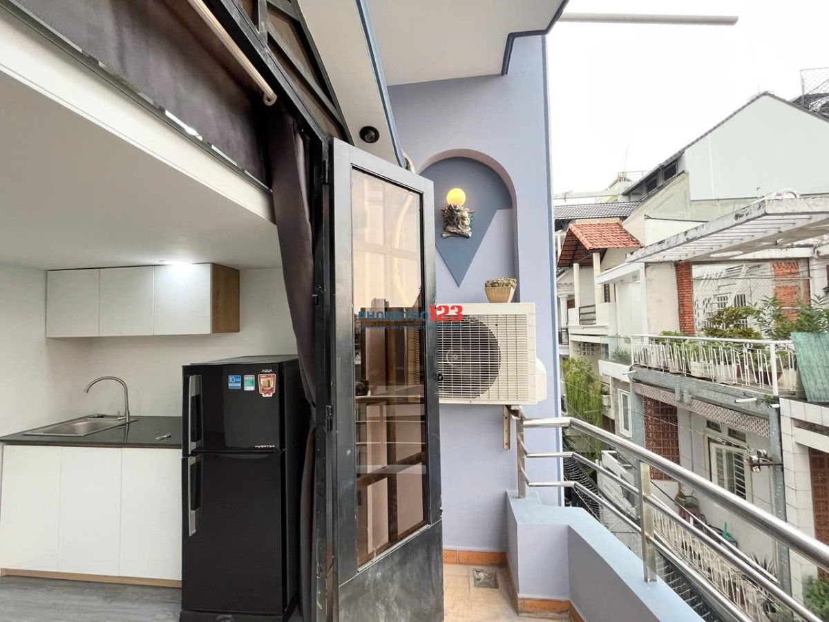 Cho thuê phòng gác có ban công - đầy đủ tiện nghi, giá hấp dẫn tại Trường Sa - quận 3