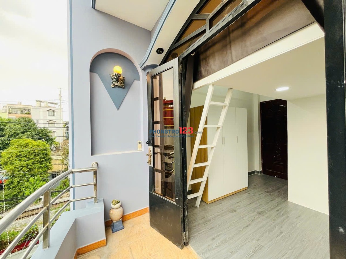 Cho thuê phòng gác có ban công - đầy đủ tiện nghi, giá hấp dẫn tại Trường Sa - quận 3