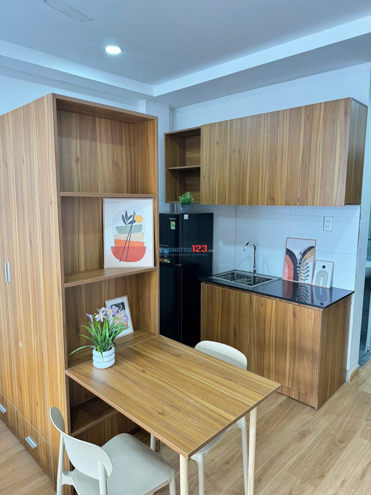 CHO THUÊ PHÒNG CỬA SỔ LỚN, GẦN THỊ NGHÈ, NGÃ TƯ HÀNG XANH - GIÁP Q1, Q2, PHÚ NHUẬN