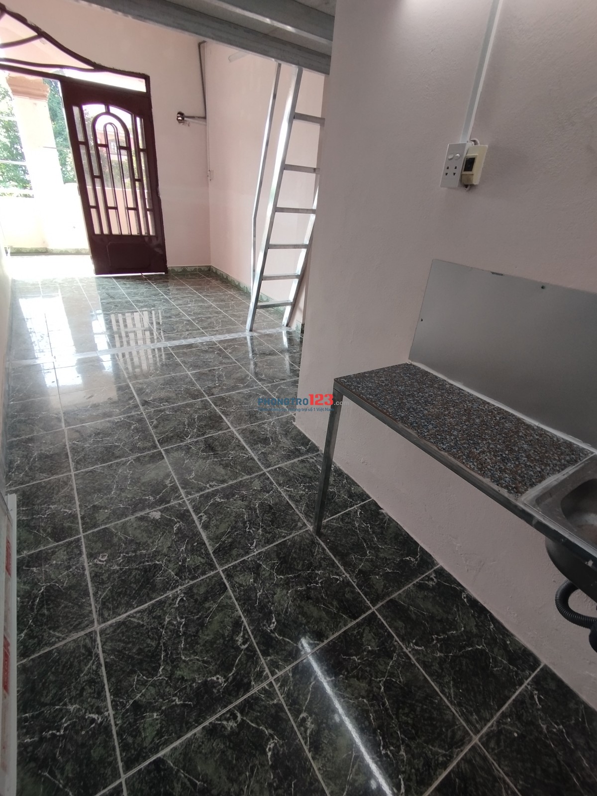 Phòng mới setup có gác máy lạnh. Giá 3 triệu cạnh bến xe Quận 8