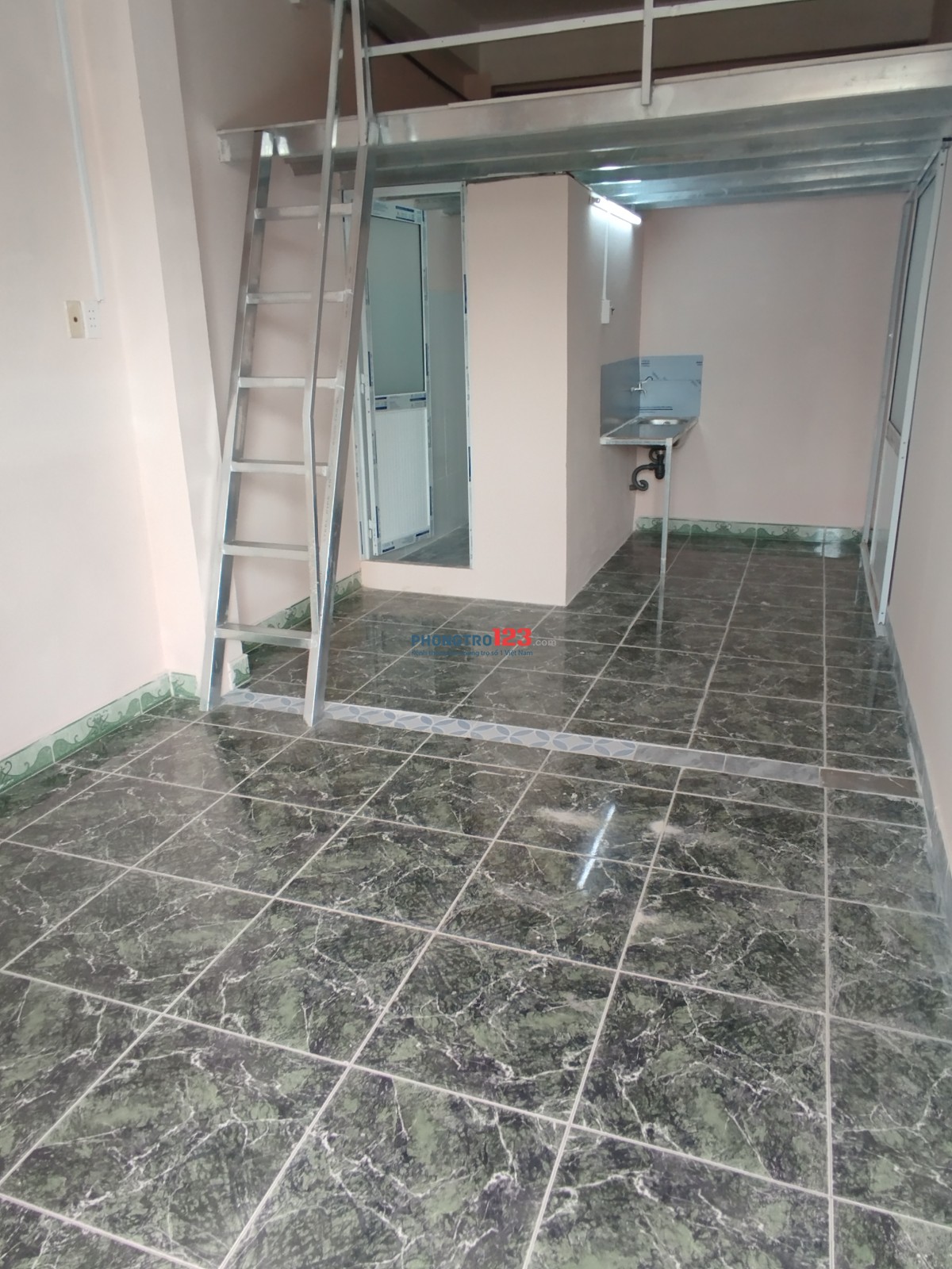 Phòng mới setup có gác máy lạnh. Giá 3 triệu cạnh bến xe Quận 8