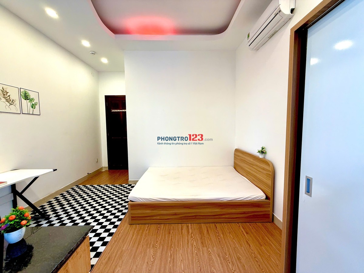 Thuê Ngay Phòng Ban công rộng 35m2 Bình Thạnh kế bên Văn Lang