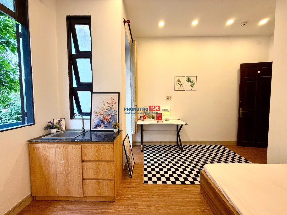 Thuê Ngay Phòng Ban công rộng 35m2 Bình Thạnh kế bên Văn Lang