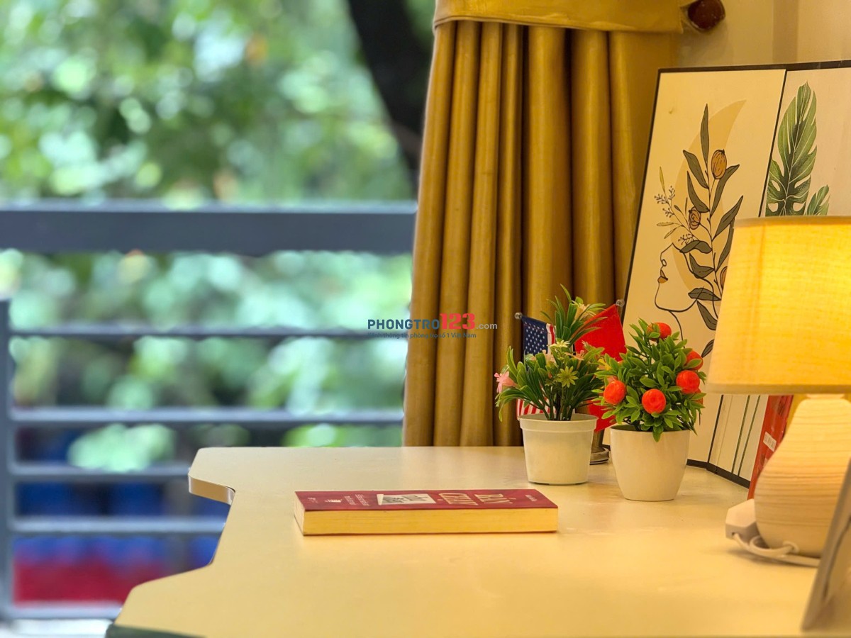 Thuê Ngay Phòng Ban công rộng 35m2 Bình Thạnh kế bên Văn Lang