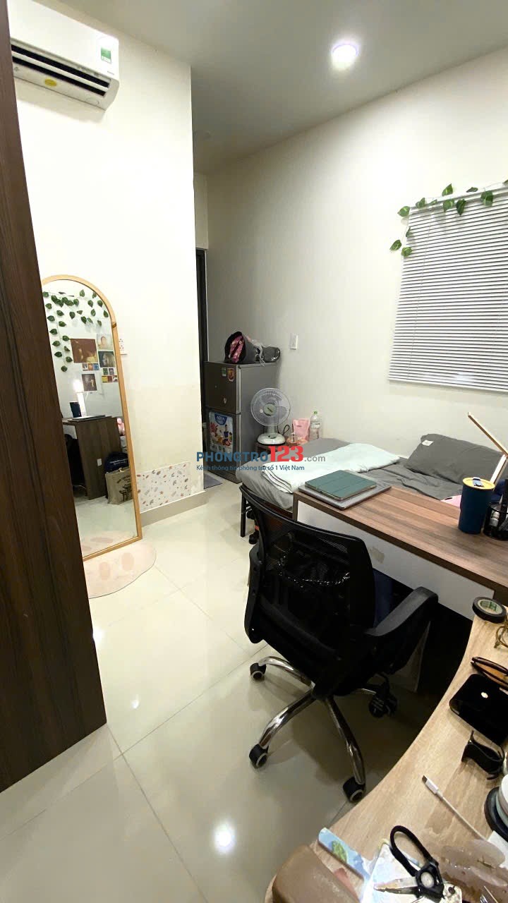 CHO THUÊ PHÒNG CỬA SỔ GẤP NGAY BẠCH ĐẰNG 2p tới sân bay