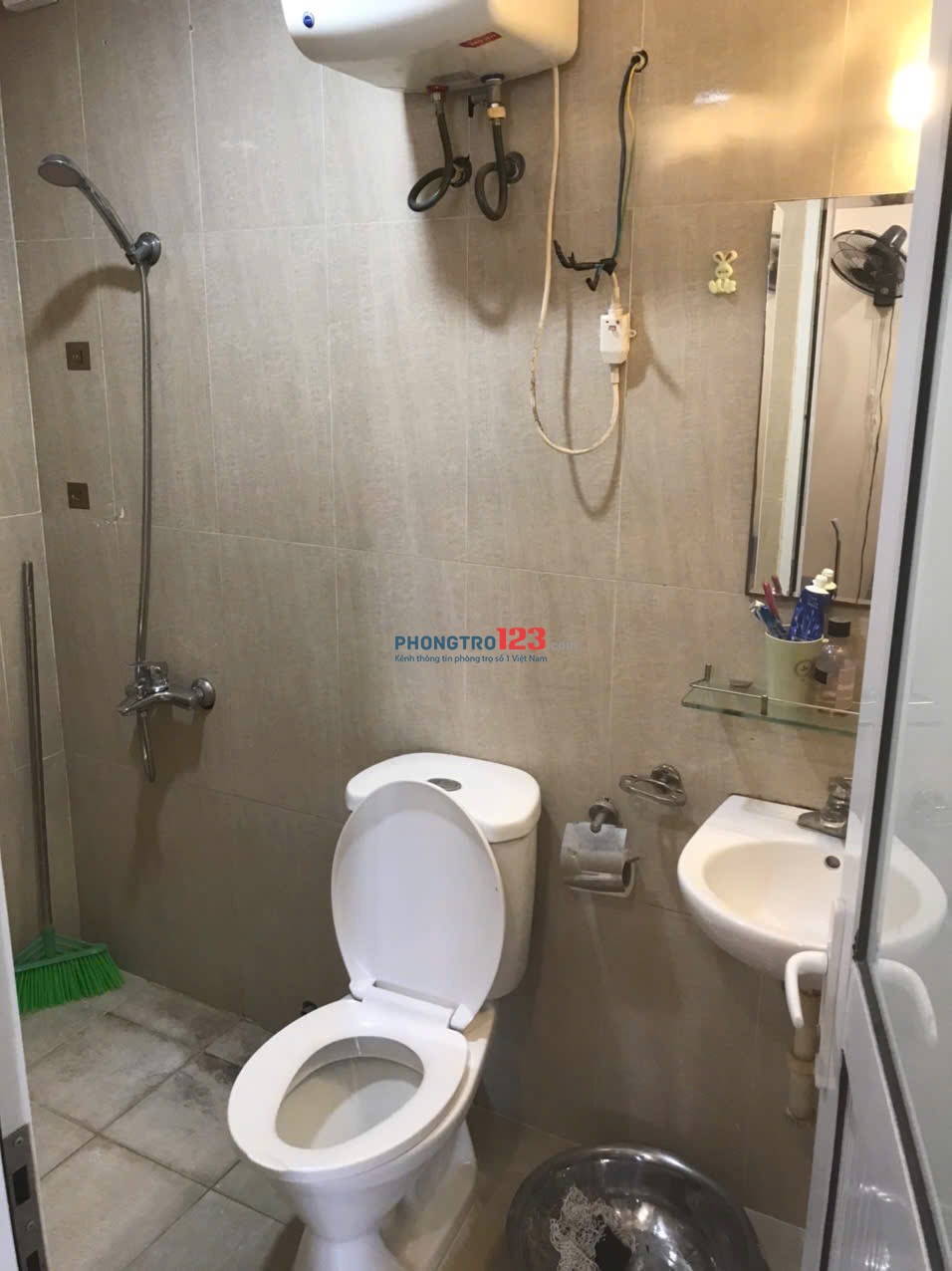 Chính chủ cho thuê căn 1207 tầng 12 tòa 27A2 CC Green star tại 234 Phạm Văn Đồng, 2PN2VS 11.5tr