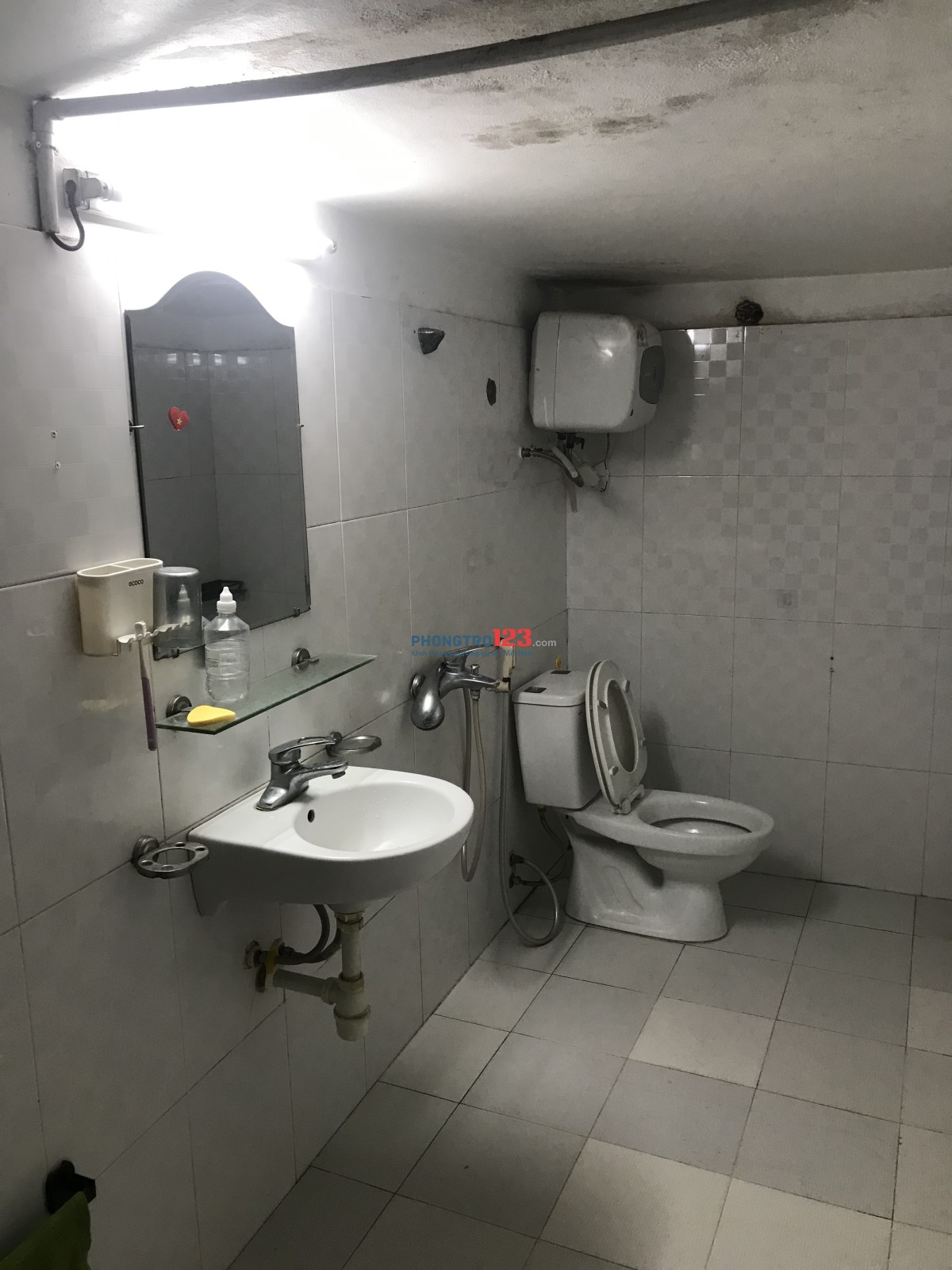 Phòng trọ ngõ 26 Doãn Kế Thiện gần các trường đại học,chợ đồng xa Diện tích 17m2 gía 2.5tr