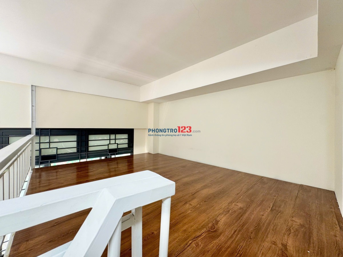 PHÒNG BAN CÔNG FULL NỘI THẤT DUPLEX NGAY HỒ XUÂN HƯƠNG