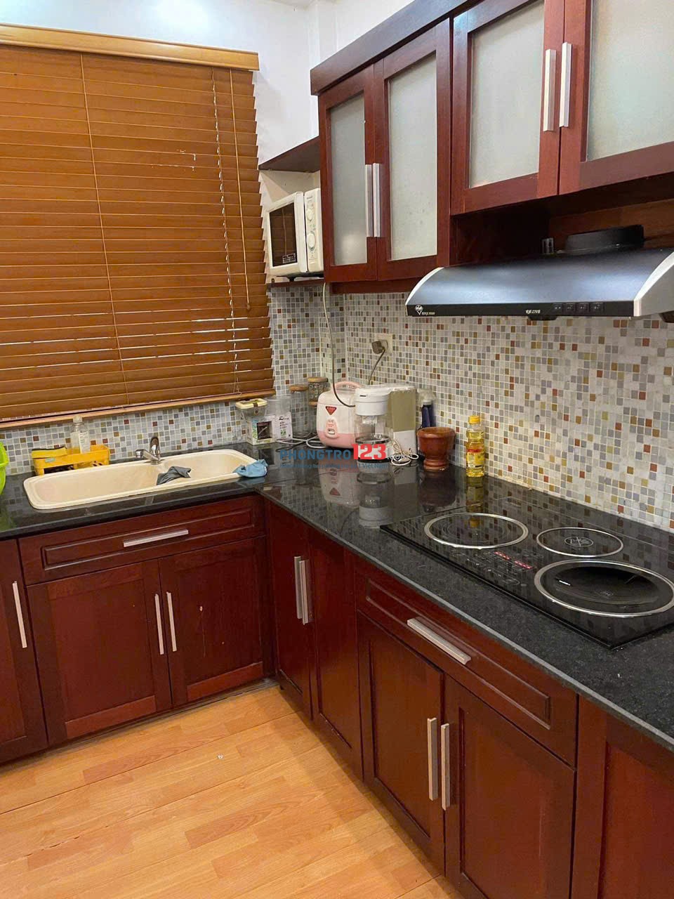 Căn hộ Trương Quyền, P6, Q3: 90m2, đầy đủ NT, 10tr, 2p ngủ rộng